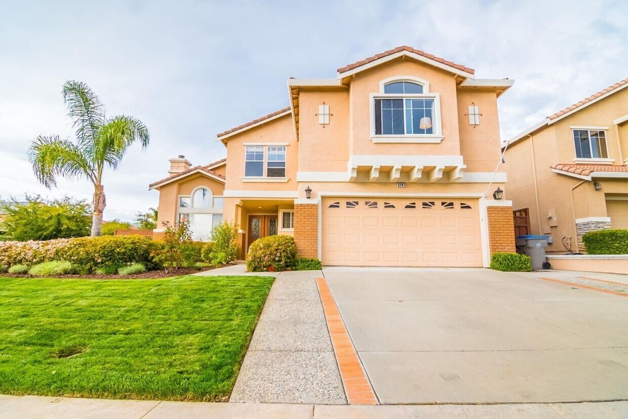 Foto principal - LUXURY RESIDENCE IN SILVERCREEK DETACHED S...