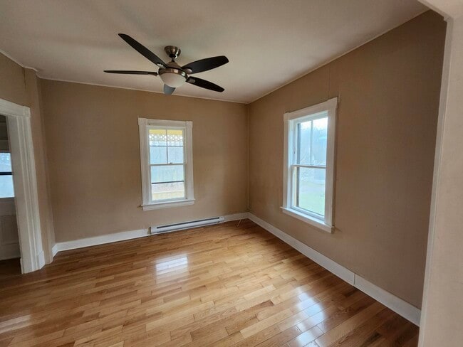 Building Photo - 32 Langstroth Terrace