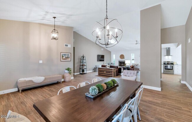 Foto del edificio - 10231 N 77th St
