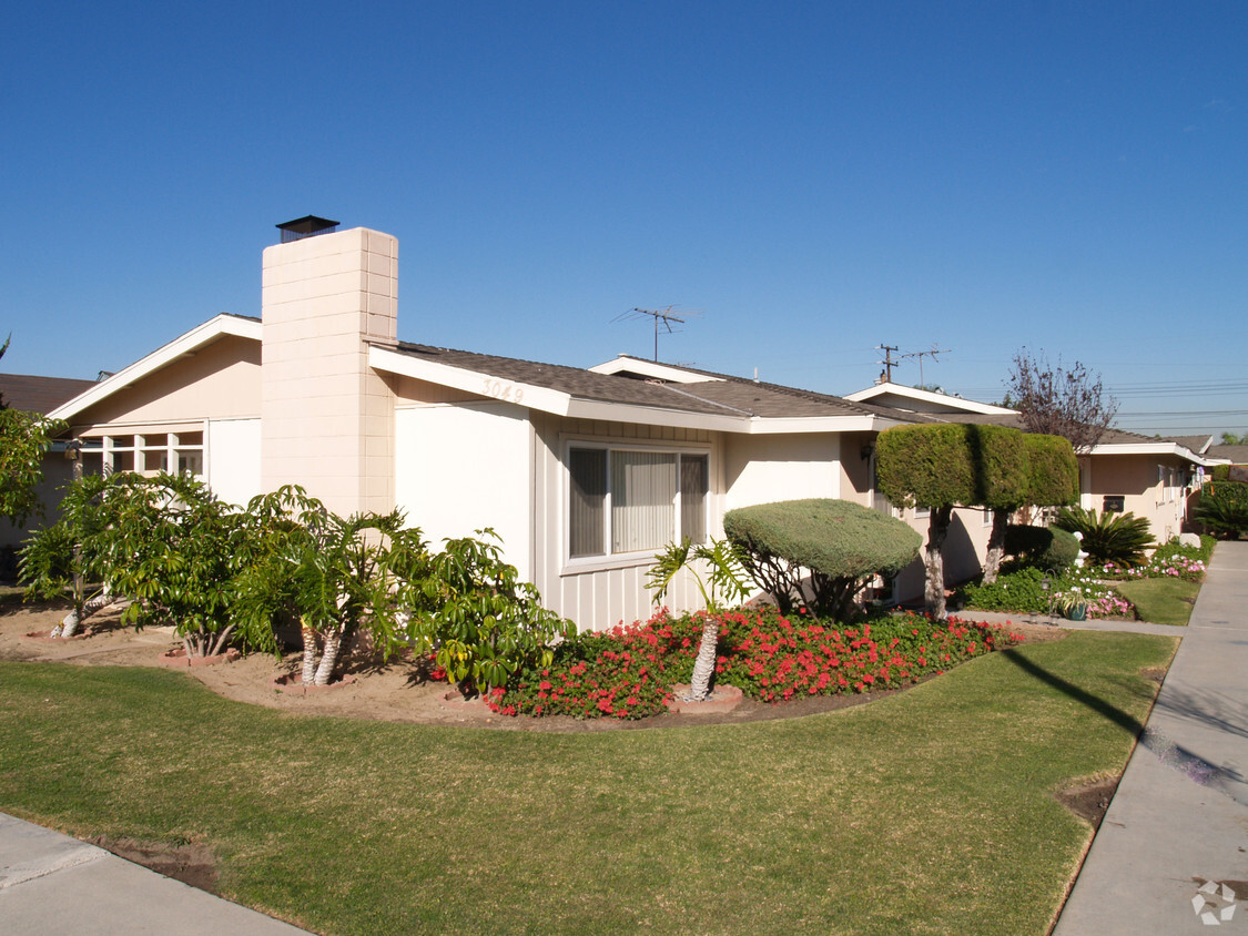 Building Photo - 3049 W Coolidge Ave