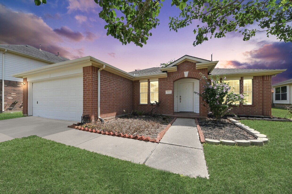 Building Photo - 5114 Santrey Dr