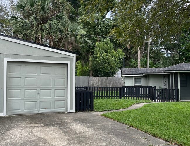 Photo - 215 Adelaide Blvd House