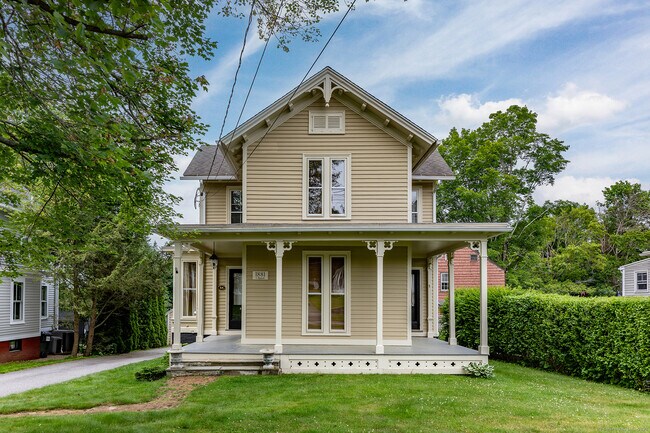 Building Photo - 44 Meadow St