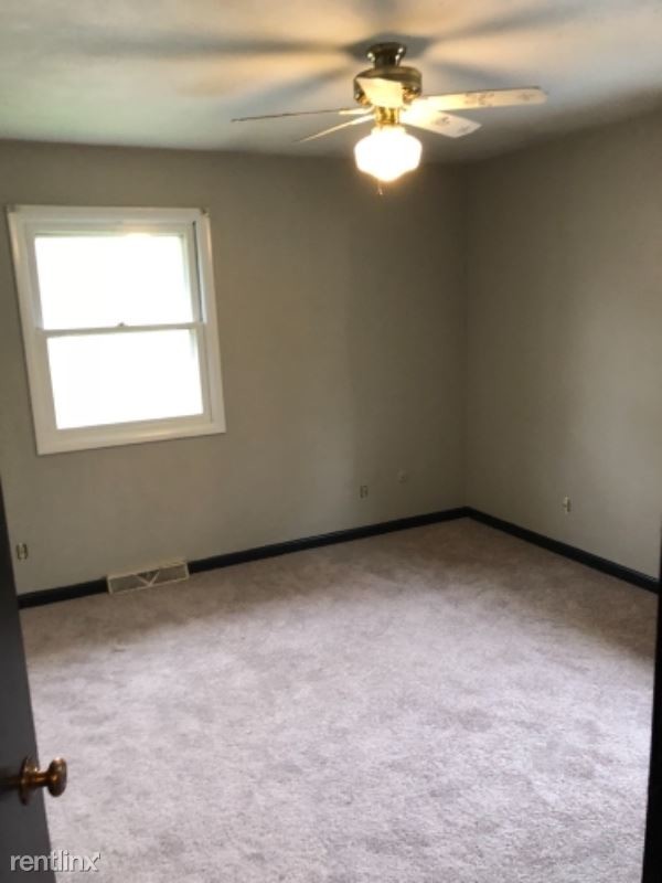 Building Photo - 301 Eaton Ave