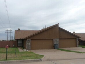 Building Photo - 607 SE 41st St