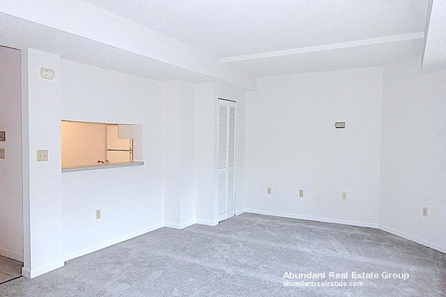 Foto del edificio - NOTE Pictures are of a Similar Vacant Unit.