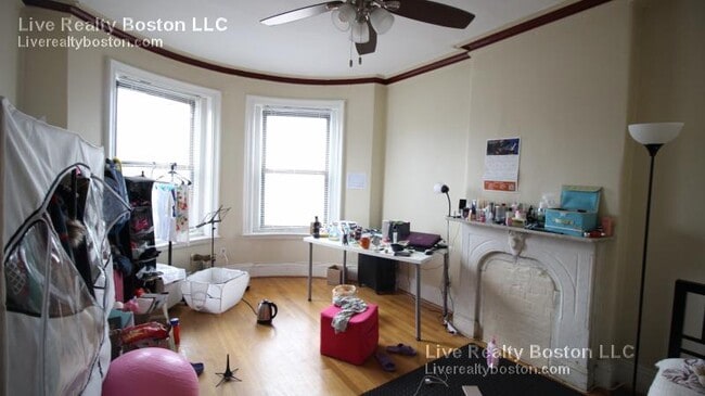 Building Photo - 448 Park Dr