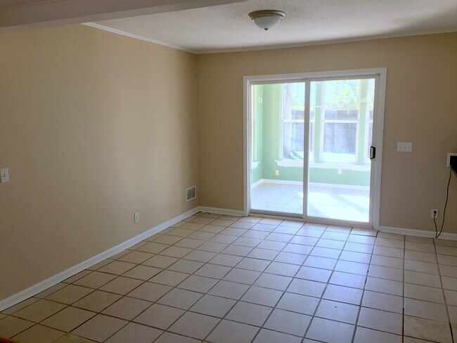 Foto del edificio - 1501 Tall Pines Cir