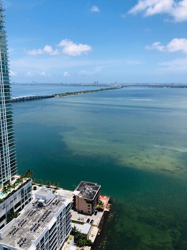 Foto del edificio - 460 NE 28th St