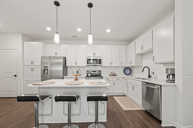 Building Photo - Giddy Hall Apartments