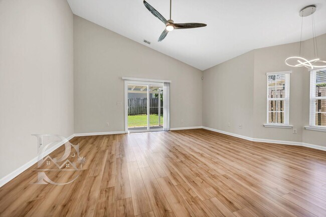 Building Photo - 3 BR, 2 BA IN QUAINT, QUIET, GATED COMMUNITY