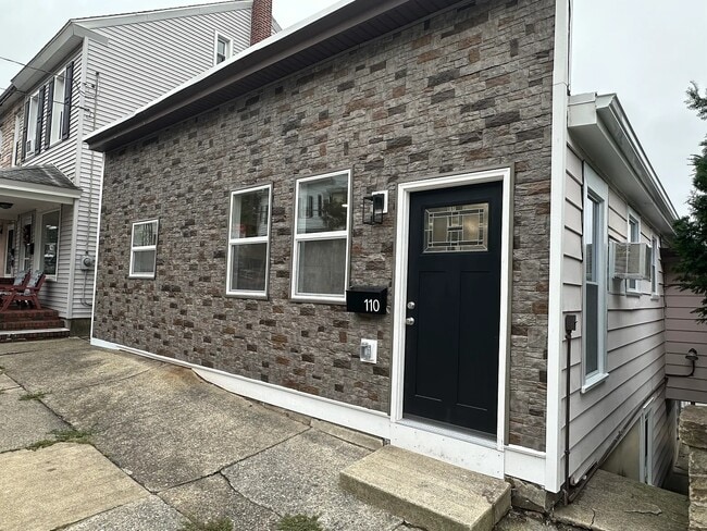 Building Photo - 106 Saint John St