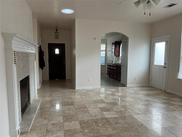 Building Photo - 14044 Esperanza Dr