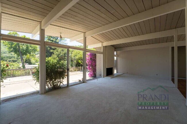 Foto del edificio - 1221 Idylberry Rd