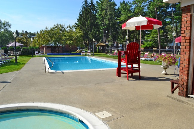 Foto del edificio - Whispering Pines