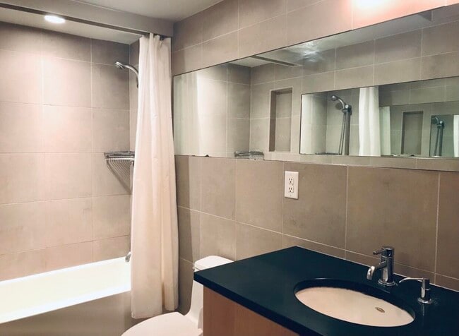 Building Photo - 1531 Packard St