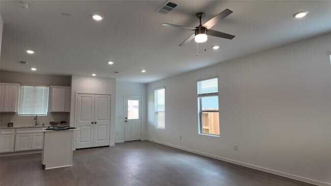 Foto del edificio - 15035 Rustic Moon Rd