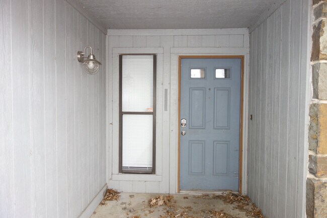 Entrada frontal cubierta - 6604 S Utica Pl