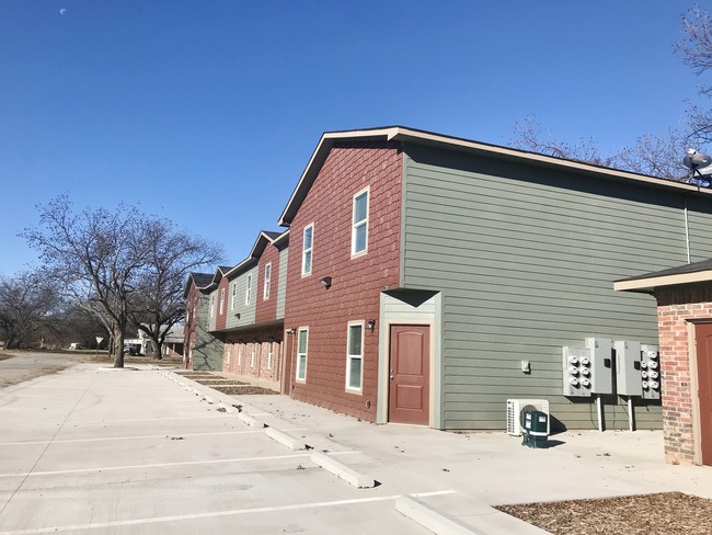 Building Photo - Comanche Townhomes