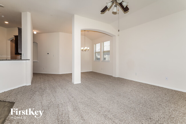 Building Photo - 15149 Meadow Glen S