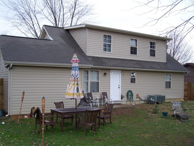 Foto del edificio - Charming 4-Bedroom Cape Cod Home in Knoxville