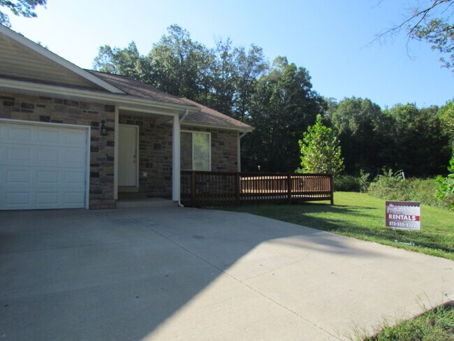 Building Photo - Available May 1st!  WASHER AND DRYER INCLUDED