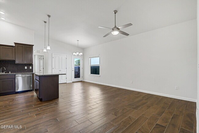 Foto del edificio - 5913 Ruidoso Downs St