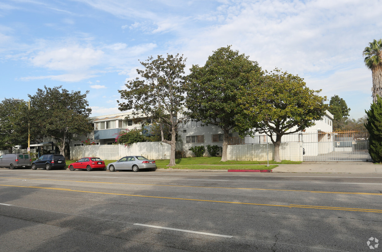 Queensland Manor South - Apartments In Los Angeles, Ca 