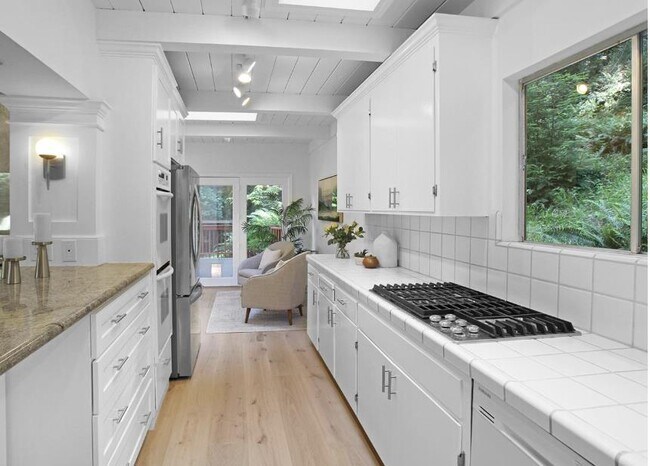 Foto del edificio - 350 Grandview Dr