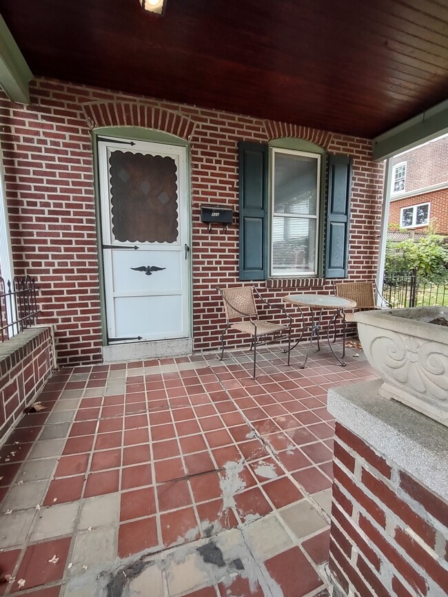 Photo - 900 N Clayton St House