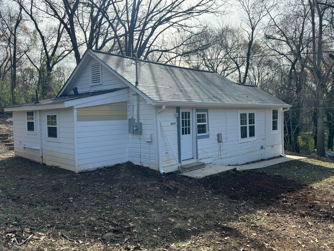 2 Bedroom Single Family House in Five Points House Rental in Athens