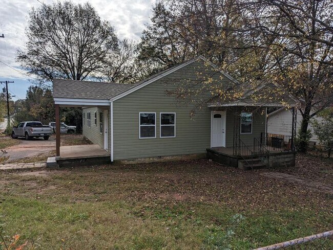 Building Photo - 622 Perry Rd