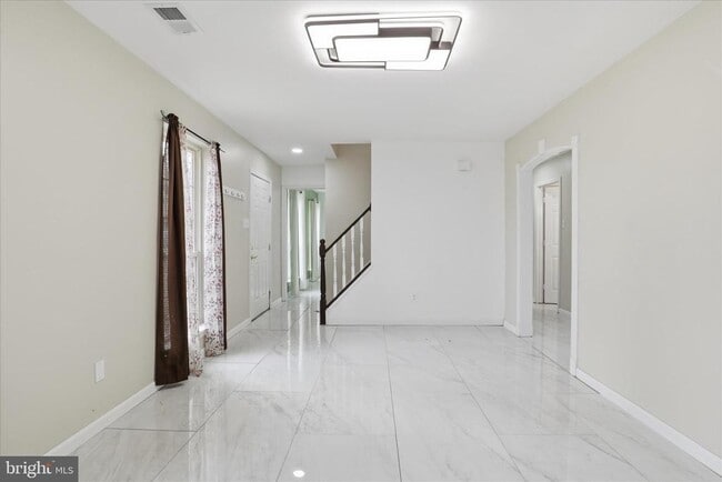 Building Photo - 3454 Tamarack Ct