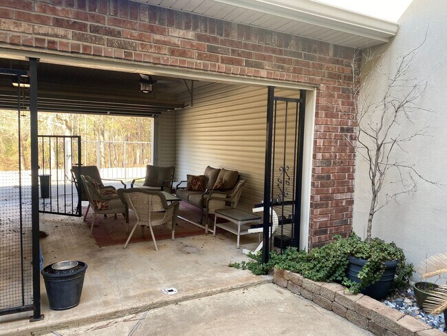 Foto del edificio - For Rent: Spacious 3 Bed, 2.5 Bath Townhome in Pineville!