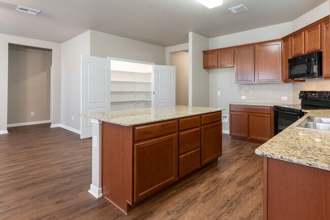 Building Photo - 4-Bedroom, 3-Bath Home in Belton ISD – Ove...