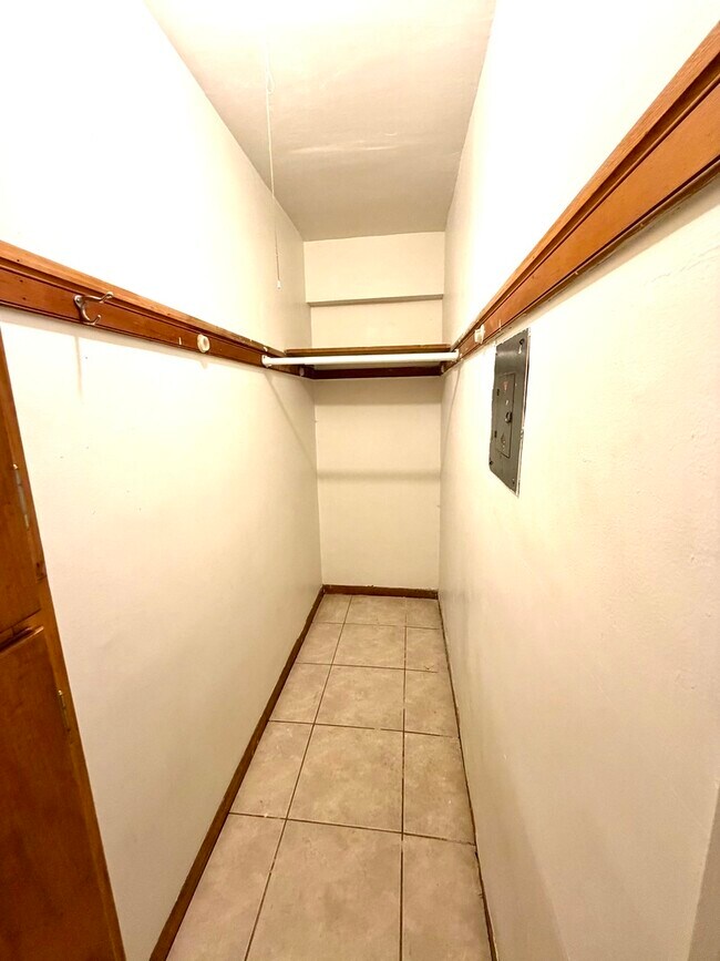 Foto del edificio - 3158 W 93rd St