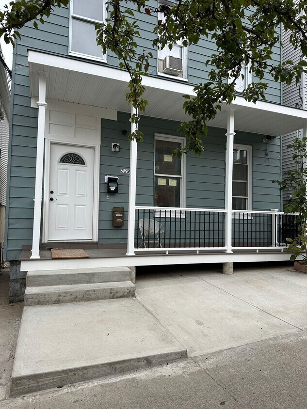 Foto principal - 229 68th St