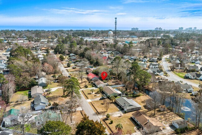 Foto del edificio - 4 Bed/2 Bath Furnished Single Family Home in Surfside 1 Mile to the Beach By Golf Cart!