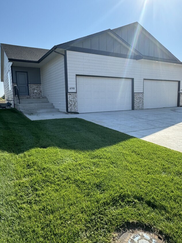 Primary Photo - 13726 W 13th Ct N