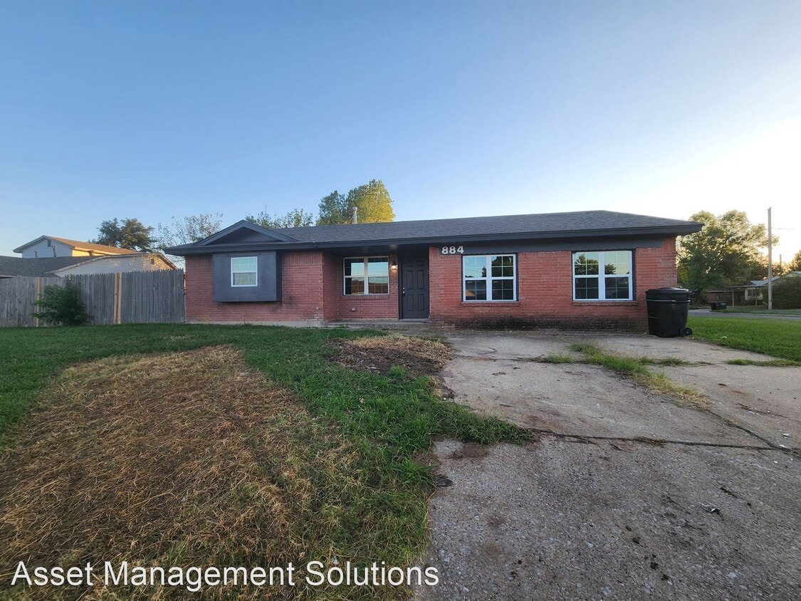 4 br, 1.5 bath House 884 NW 15th St. House Rental in Moore, OK