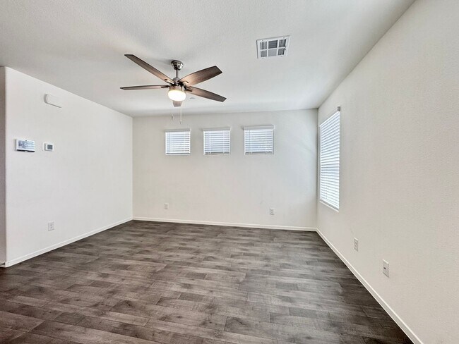 Foto del edificio - 1140 Scarlet Sparrow St