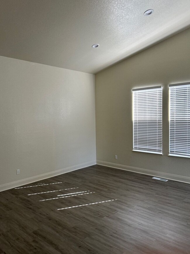 Foto del edificio - 3971 Whispering Wind Drive