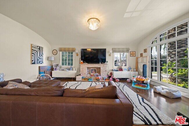 Foto del edificio - 962 S Plymouth Blvd