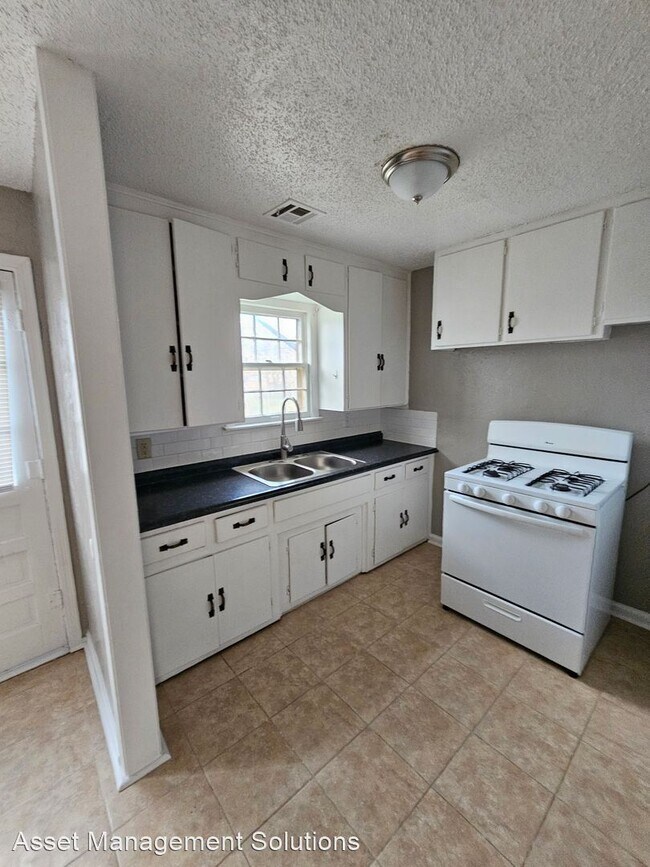 Building Photo - 2 br, 1 bath House - 4617 SE 20th St
