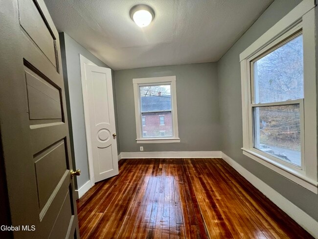 Building Photo - 213-215 Vrooman Ave