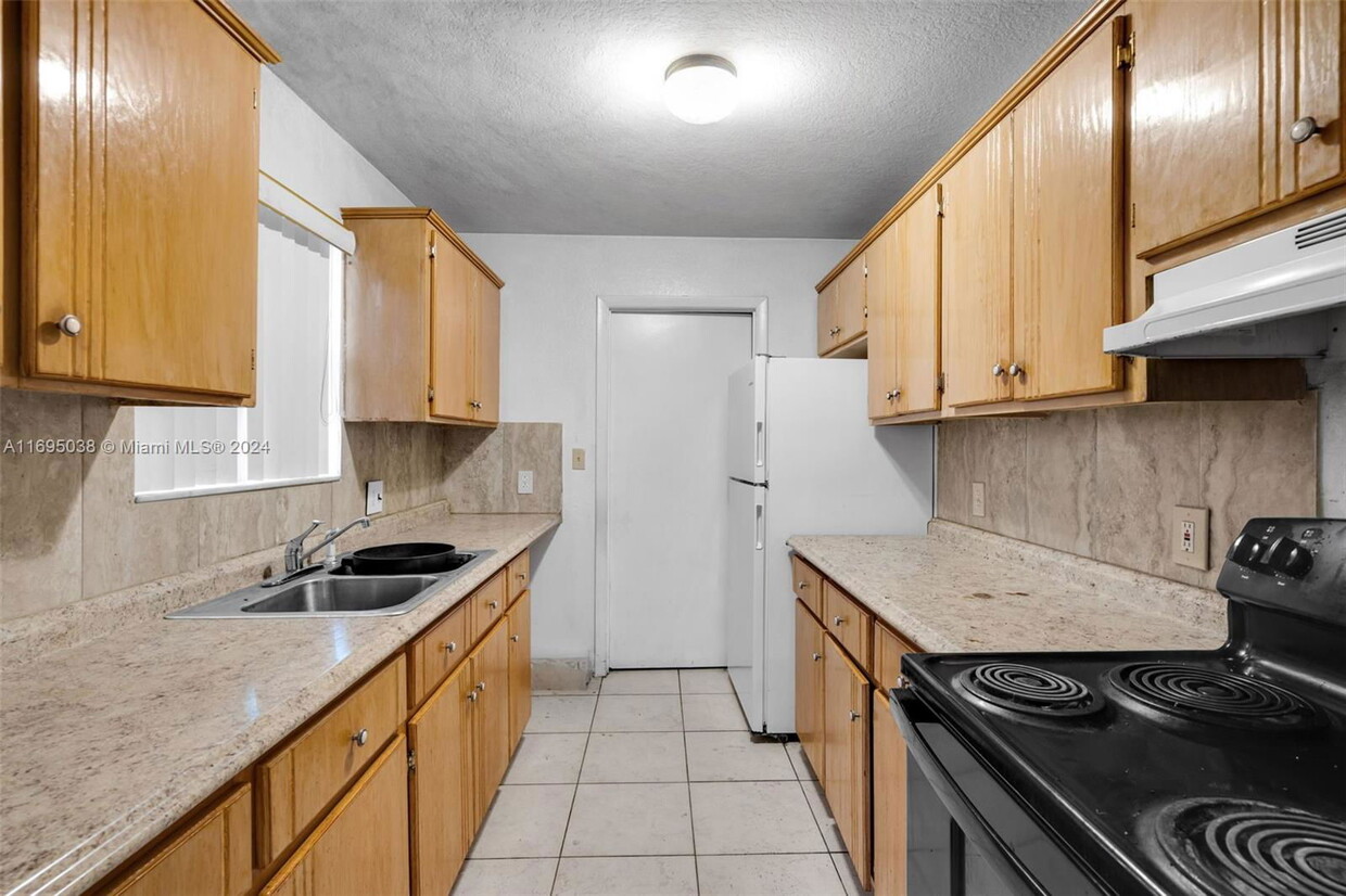 Primary Photo - 1371 NW 27th Ave