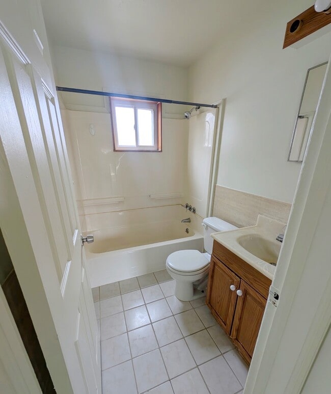 Building Photo - 3424 W Mott Ave