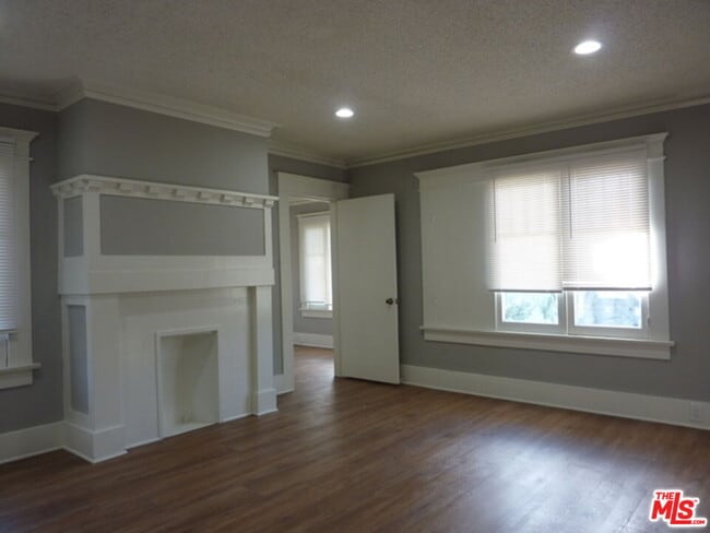 Building Photo - 1330 Crenshaw Blvd