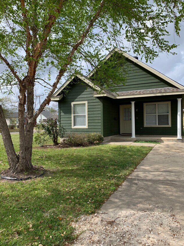 2201 2nd St, Lake Charles, LA 70601 House for Rent in Lake Charles