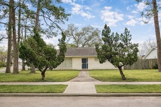 Building Photo - 8303 Edgemoor Dr